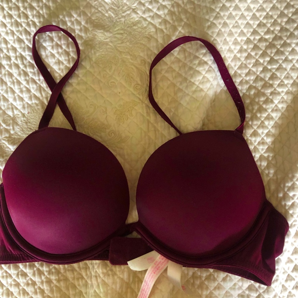 32C Pink Victoria’s Secret padded burgundy super push up bra.